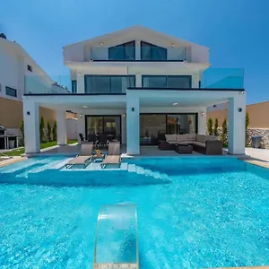 la-marbella-villa.aegeanhotels.net/